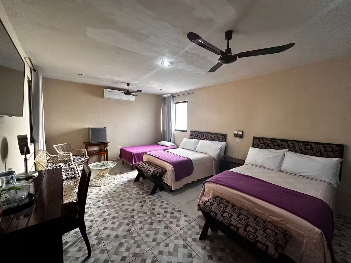 Iron/ironing board, WiFi, bed sheets