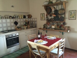 Oven, stovetop, dishwasher - Cozy farmhouse nestled in the greenery of the sacred area of ancient Caere (Lazio)