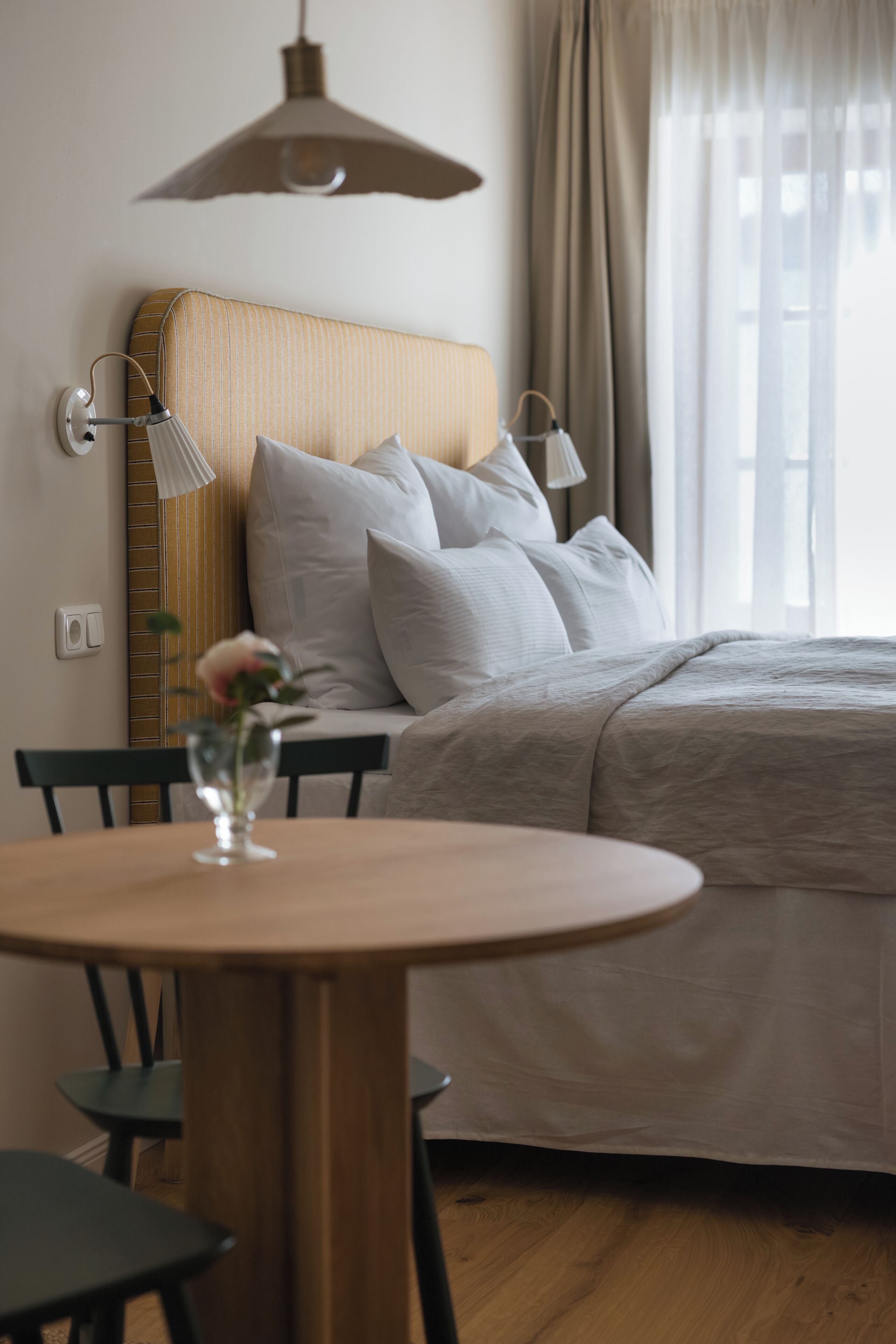 Verdunkelungsvorhänge, schallisolierte Zimmer, Babybetten