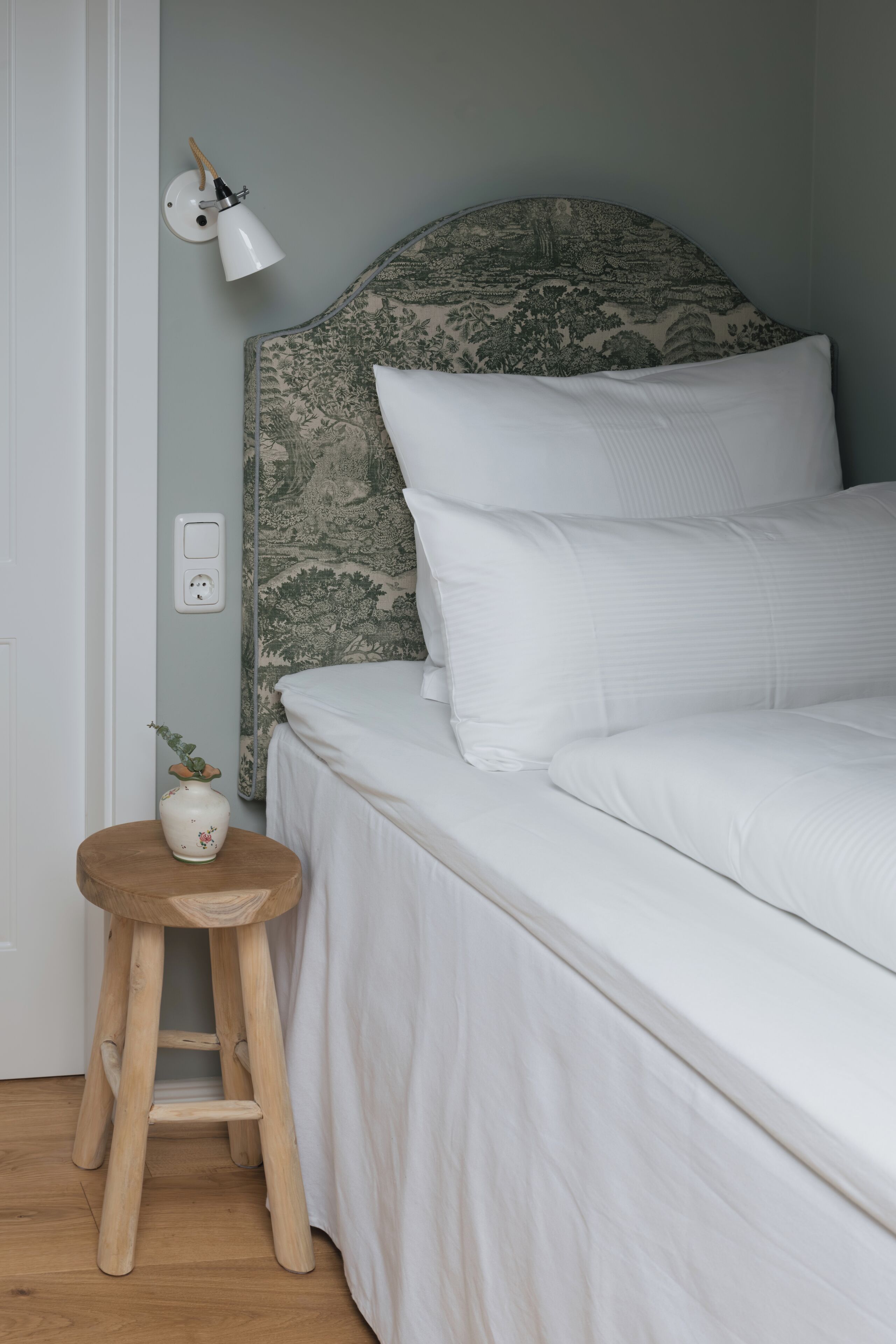 Verdunkelungsvorhänge, schallisolierte Zimmer, Babybetten