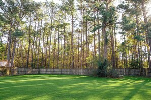 Property grounds - The Coastal Canopy-Pet Friendly Modern Retreat Near the Beach and Camp Lejeune (Sneads Ferry)
