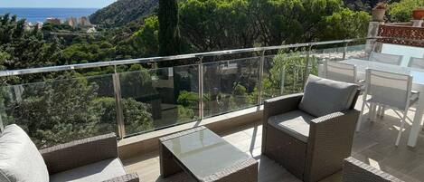 تناول الطعام بالخارج