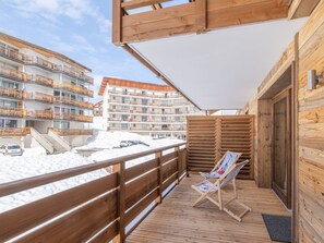 Property grounds - New residence, ski-in, Huez center, 2 adults + 4 children (Huez)