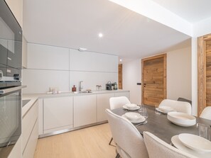 Dining - New residence, ski-in, Huez center, 2 adults + 4 children (Huez)