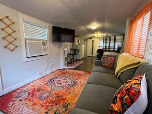 TV, books - New Management: “Lakeland Boho Hut” in Dixieland (Lakeland)