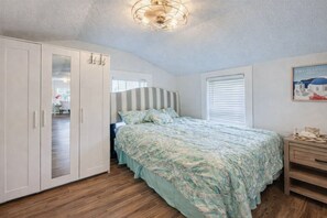 1 bedroom, desk, iron/ironing board, WiFi
