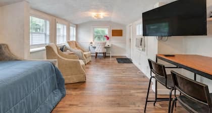 Cozy Pet-Friendly Studio in Downtown Lakeland