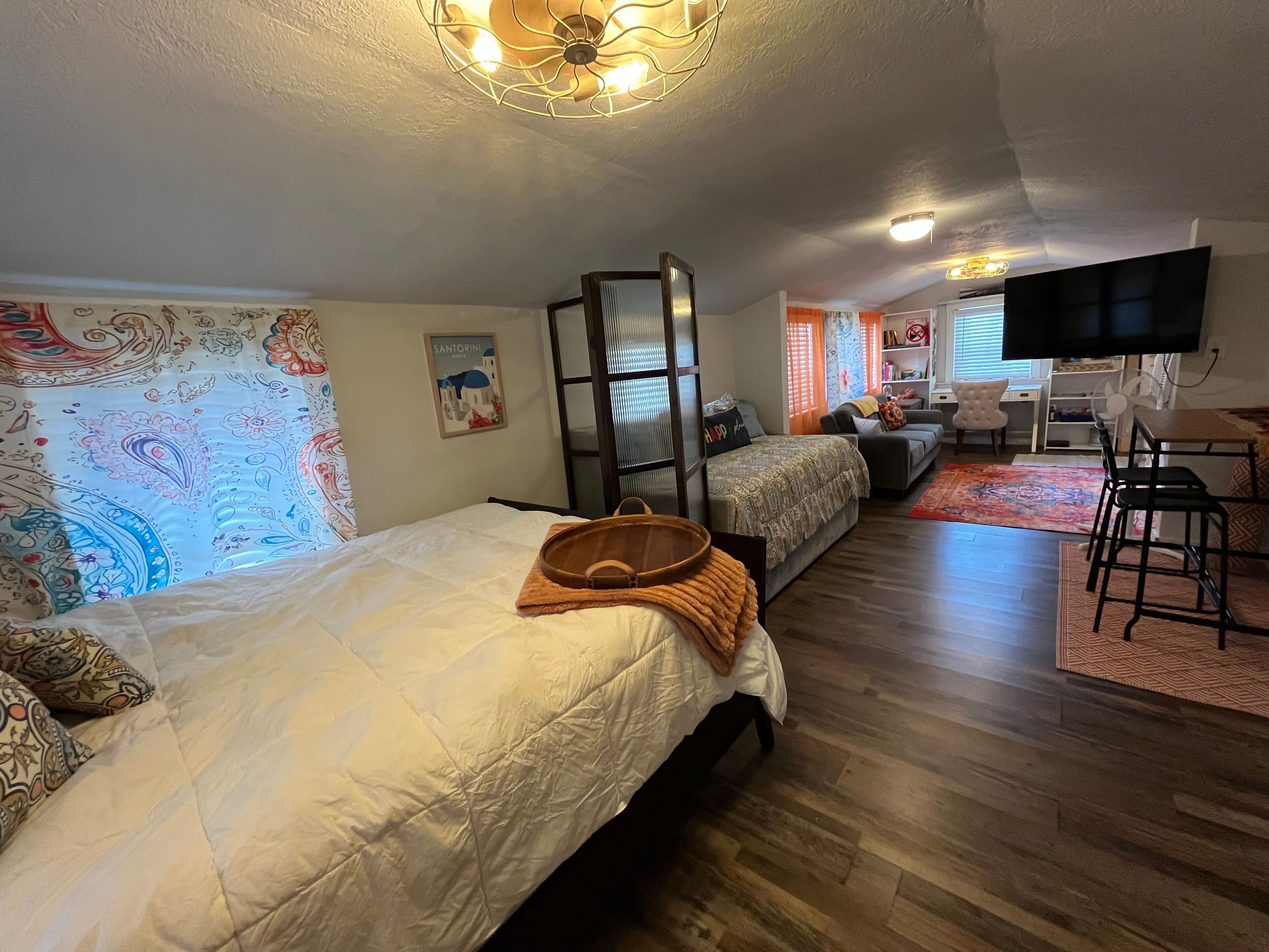 1 bedroom, desk, WiFi, bed sheets