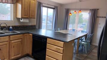 Mikrowelle, Ofen, Herdplatte, Geschirrspüler