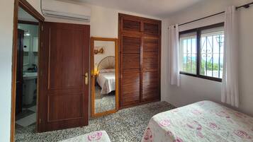 Iron/ironing board, internet, bed sheets