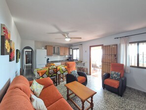 Living area - Independent house 6 minutes from the beach El Zapo (La Herradura)