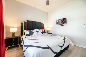 Desk, iron/ironing board, travel cot, free WiFi - Movie Theatre/Game Room and Poolside Movies (Kissimmee)