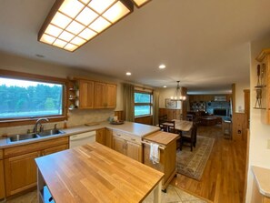 Fridge, microwave, oven, stovetop - Apple Orchard & Forest Retreat with Woodland Pond (Forestburgh)