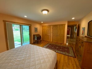 Desk, iron/ironing board, WiFi, bed sheets - Apple Orchard & Forest Retreat with Woodland Pond (Forestburgh)