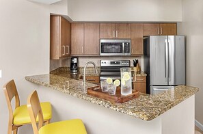 Dining tables - 2-Bedroom Resort Luxury Living at Miami Villas at Doral (Miami)