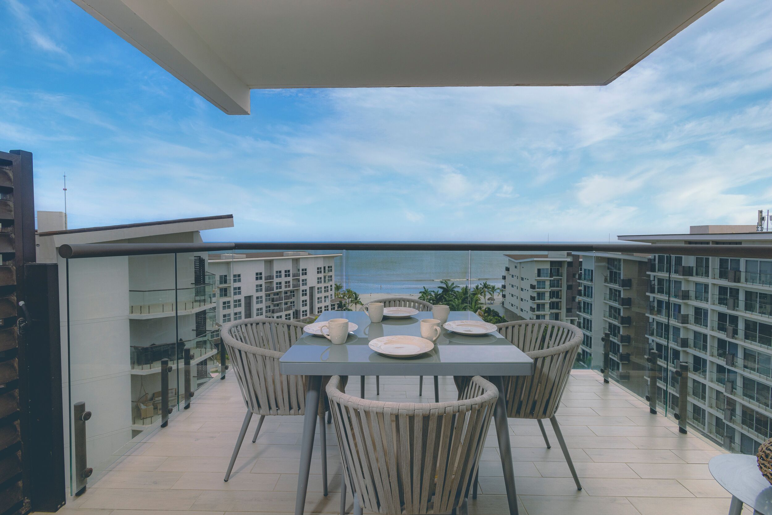 豪華公寓, 露台, 海景 | 高級寢具、特厚豪華床墊、房內夾萬、遮光窗簾/窗簾