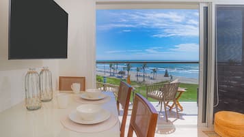 Deluxe-Apartment, Balkon, Meerblick | Hochwertige Bettwaren, Pillowtop-Betten, Zimmersafe