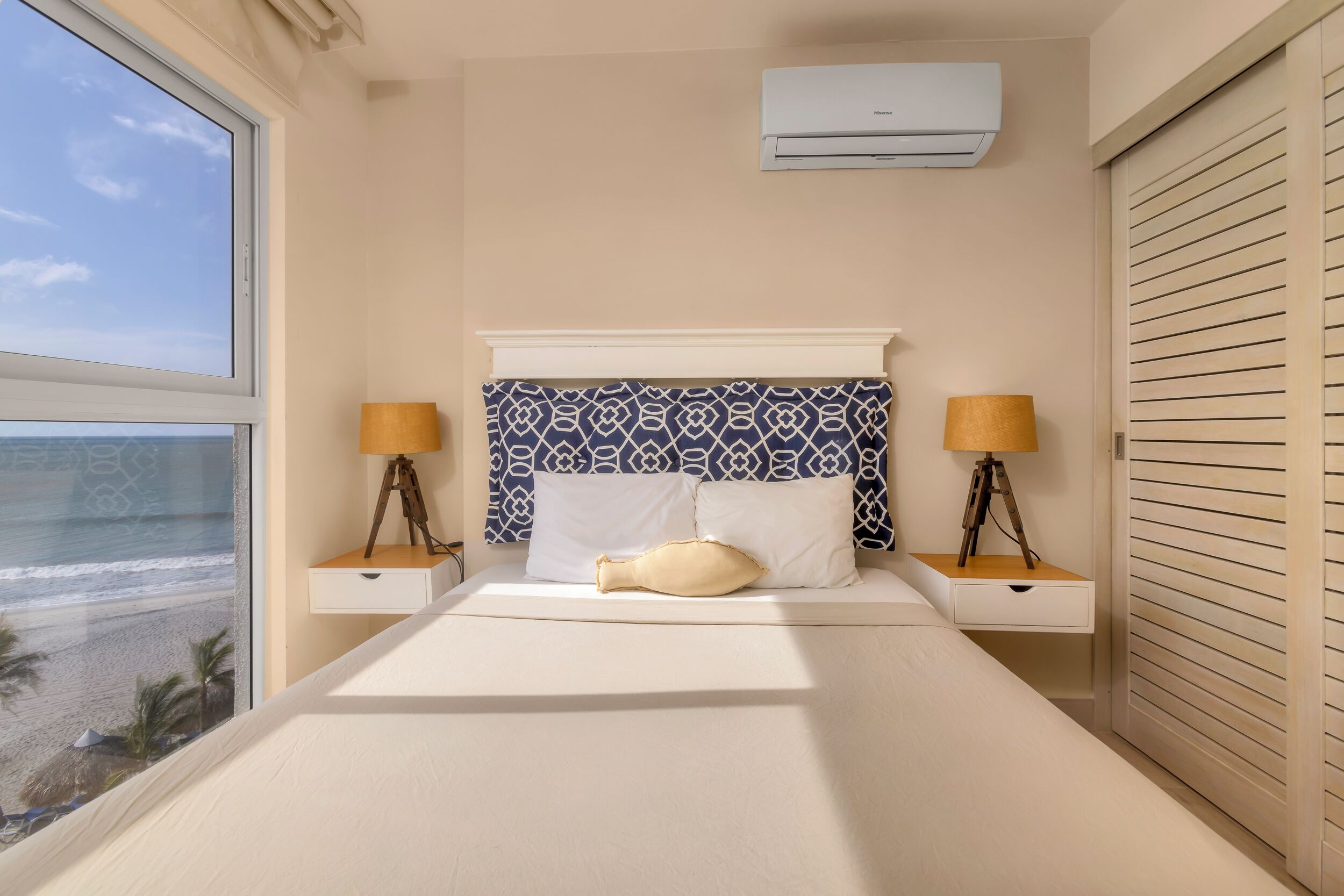 豪華公寓, 露台, 海景 | 高級寢具、特厚豪華床墊、房內夾萬、遮光窗簾/窗簾