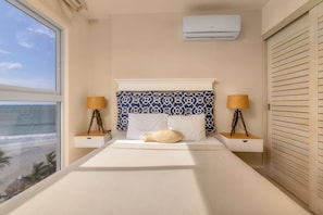 Apartamento Deluxe, balcón, vistas al mar | Ropa de cama de alta calidad y colchones con acolchado adicional