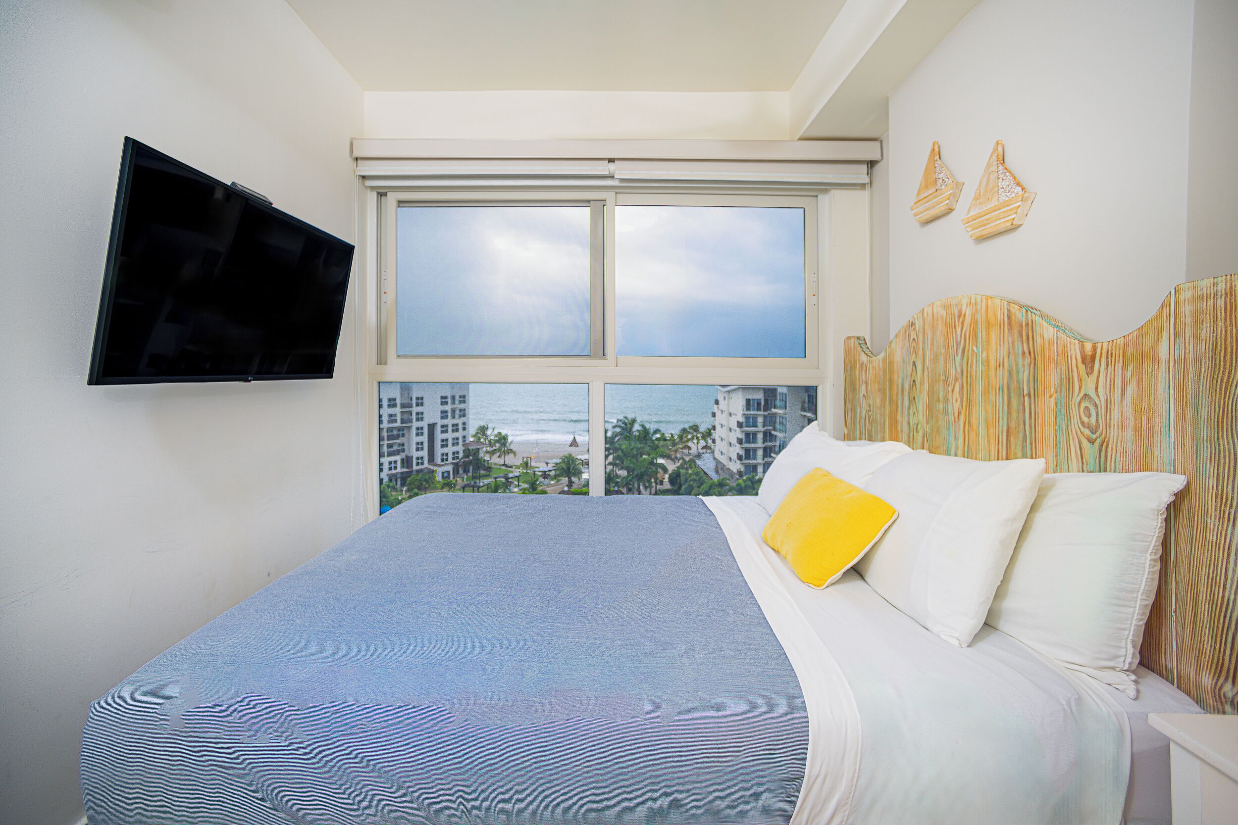 豪華公寓, 露台, 海景 | 高級寢具、特厚豪華床墊、房內夾萬、遮光窗簾/窗簾