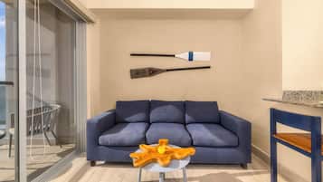 Apartamento Deluxe, balcón, vistas al mar | Zona de estar