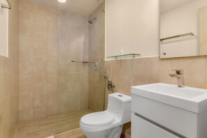 Deluxe-Apartment, Balkon, Meerblick | Badezimmer