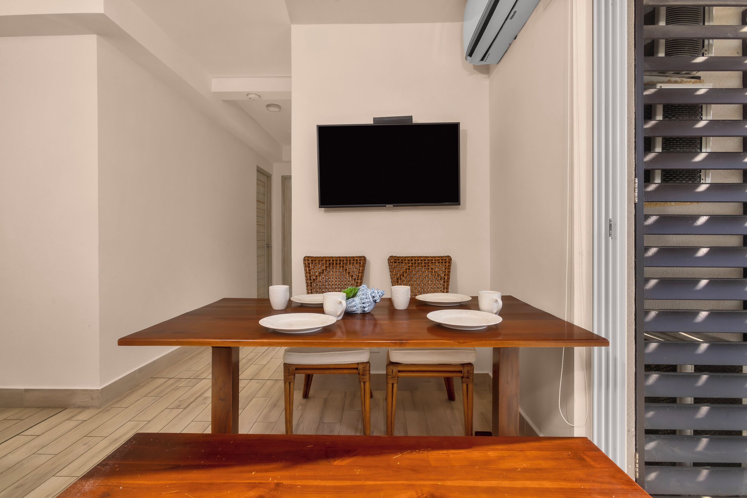 Deluxe Apartment, Balcony, Sea View | Dining