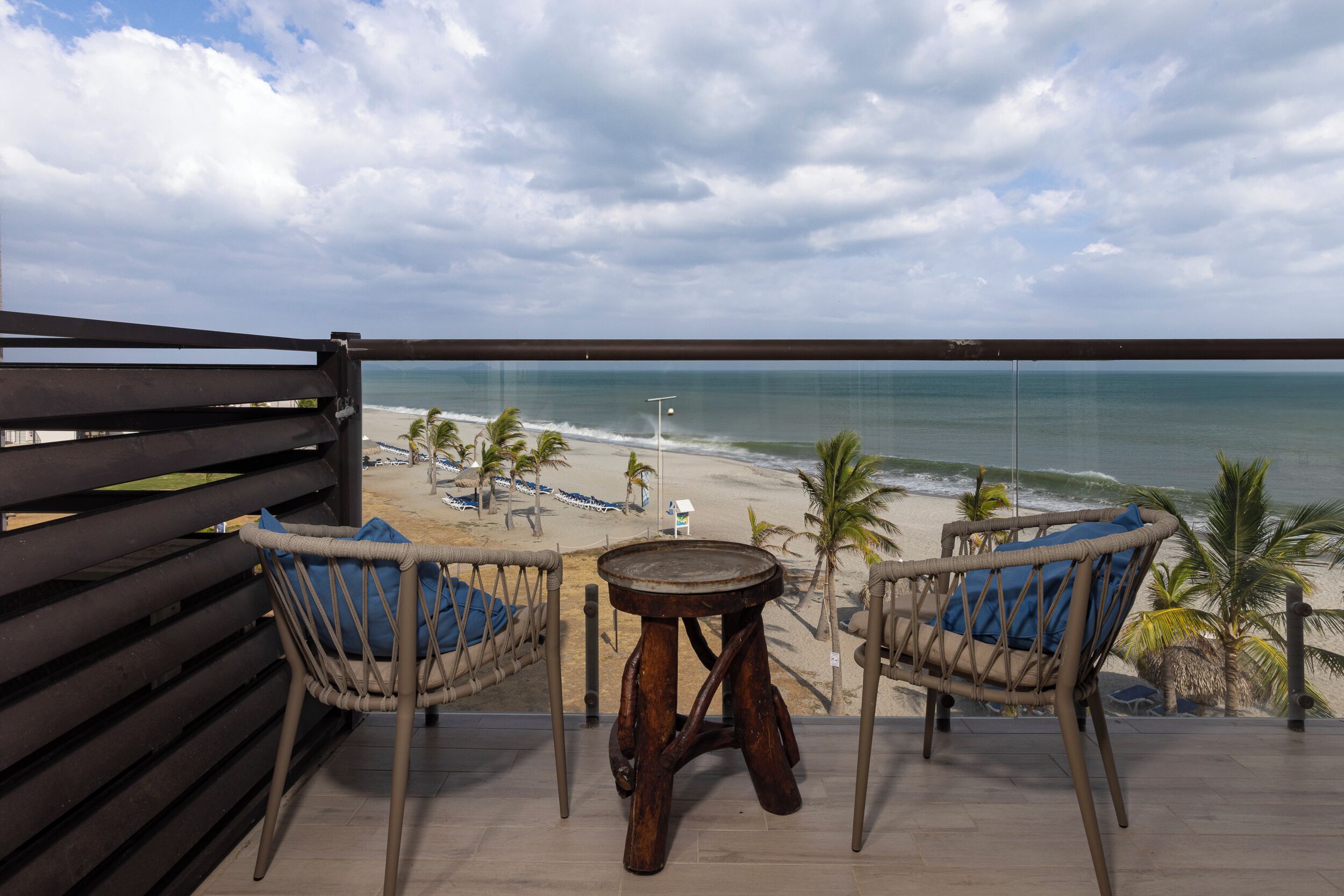 豪華公寓, 露台, 海景 | 高級寢具、特厚豪華床墊、房內夾萬、遮光窗簾/窗簾