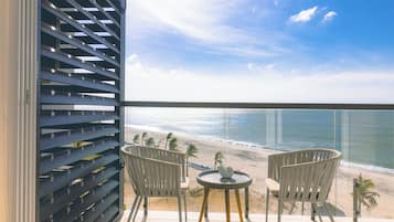Deluxe-huoneisto, parveke, merinäköala | Ulkoalueet