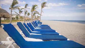 Private beach, white sand, 3 beach bars