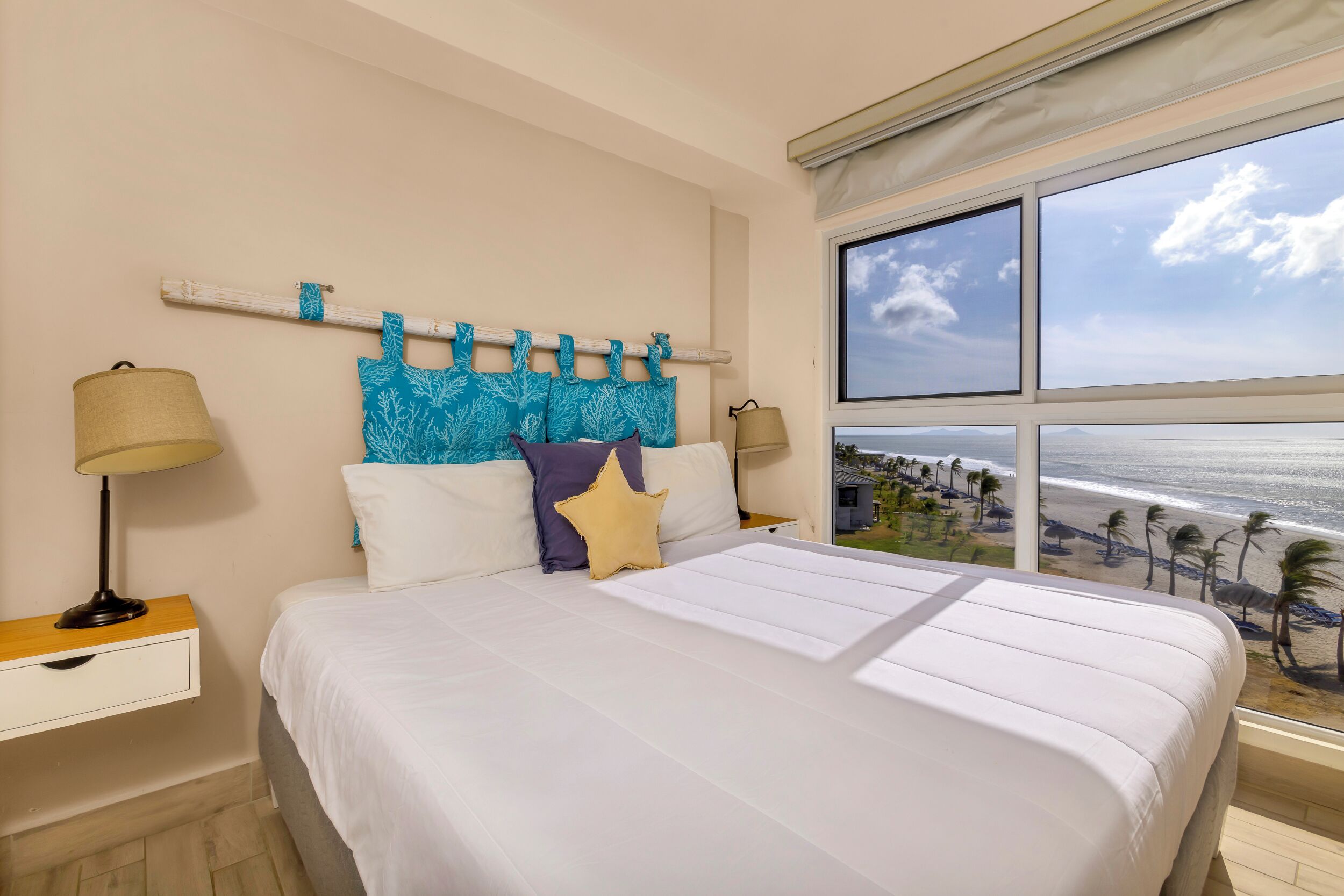 豪華公寓, 陽台, 海景 | 客房內保險箱、遮光布/窗簾、熨斗/熨衣板、免費無線上網