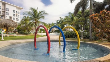 2 piscines extérieures