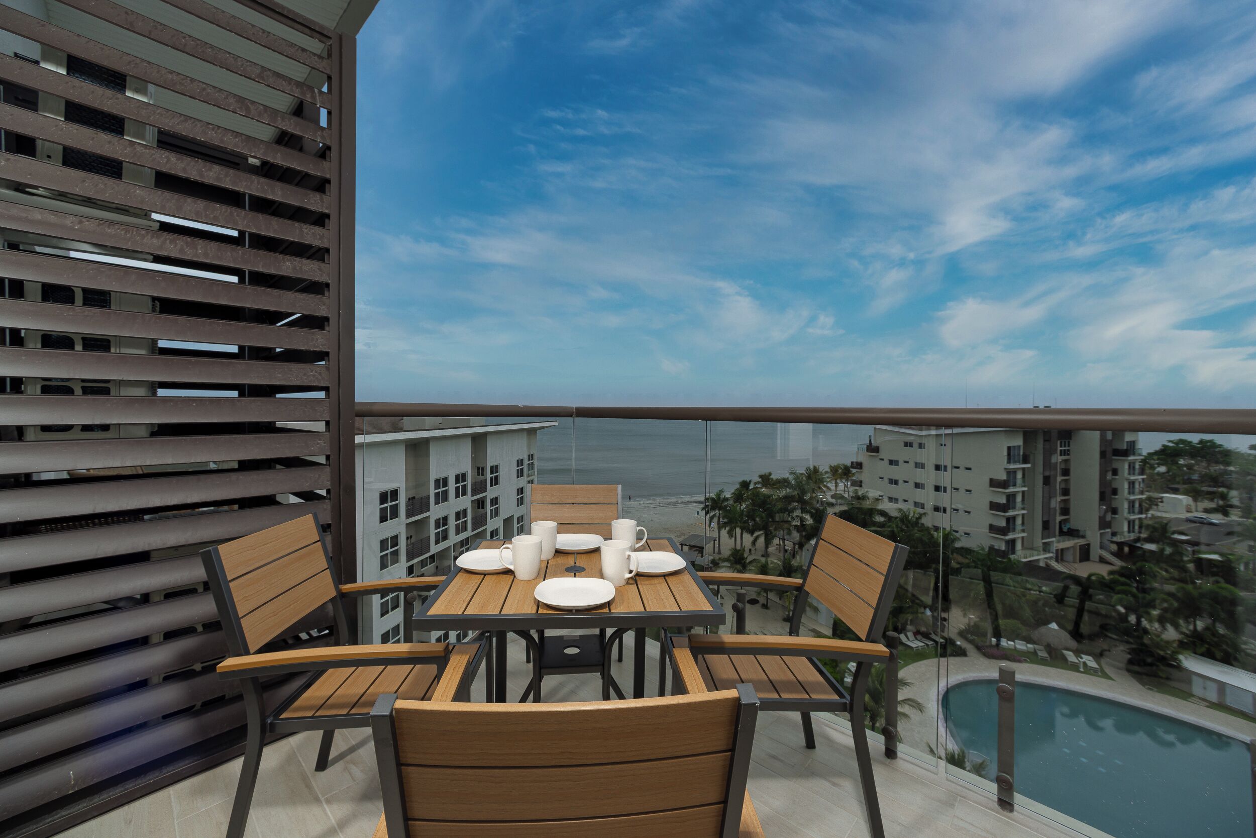 豪華公寓, 露台, 海景 | 高級寢具、特厚豪華床墊、房內夾萬、遮光窗簾/窗簾