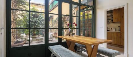 Comfort Apartment | Dining room