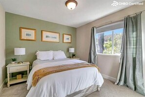 Silitysrauta/-lauta, Wi-Fi, vuodevaatteet