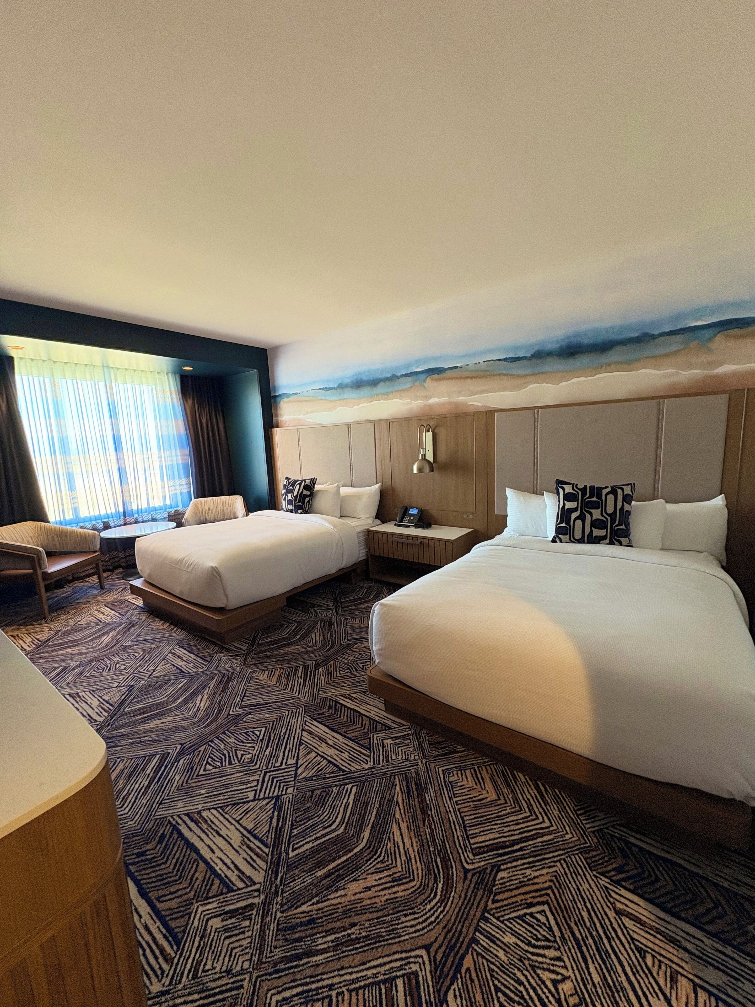 Habitación estándar doble, vistas al desierto | Caja fuerte, cortinas opacas, tabla de planchar con plancha