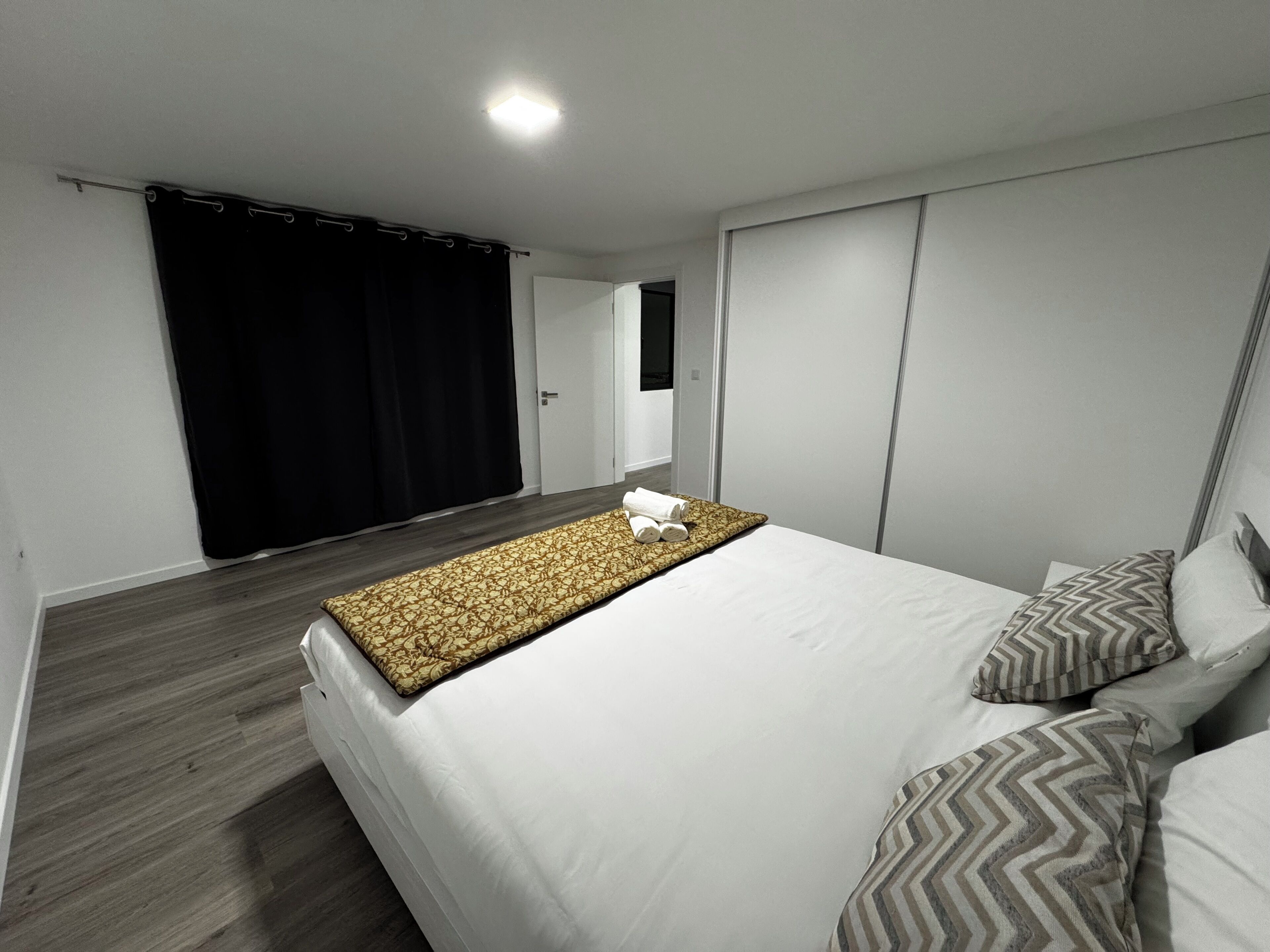 Deluxe chalet, uitzicht op oceaan | Een bureau, een laptopwerkplek, verduisterende gordijnen