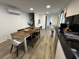 Full-size fridge, microwave, oven, stovetop