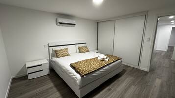 Deluxe Chalet, Ocean View | Desk, laptop workspace, blackout drapes, soundproofing