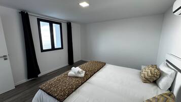 Deluxe Chalet, Ocean View | Desk, laptop workspace, blackout curtains, soundproofing