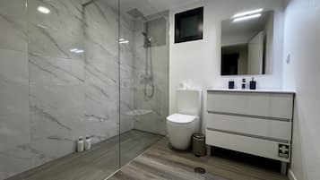 Hiking & Ocean | Bathroom