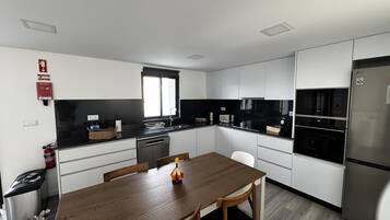 Deluxe Chalet, Ocean View | Shared kitchen