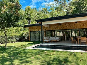 Outdoor dining - Quiet 2BR House with Jungle Mountain Views, Private Pool and 5 min from Beach (Santa Teresa)