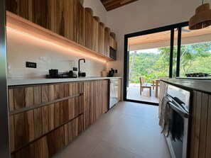 Private kitchen - Quiet 2BR House with Jungle Mountain Views, Private Pool and 5 min from Beach (Santa Teresa)