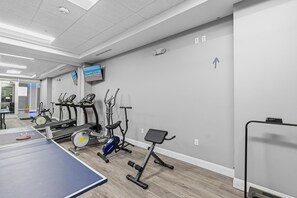 Condo, 1 cama King size y sofá cama (Oceanside Inn 313) | Sala de fitness