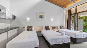 2 habitaciones, tabla de planchar con plancha y ropa de cama