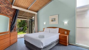 2 chambres, fer et planche à repasser, draps fournis