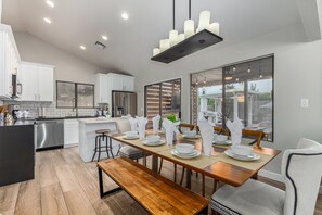 House (3 Bedrooms) | Interior