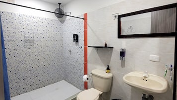 Apartamento estándar, 3 habitaciones | Baño