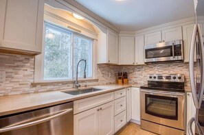 Interior - 157sl Peaceful Franconia Notch Forest Retreat Near Cannon Privacy, and Comfort! Pool gym Passes (Franconia)